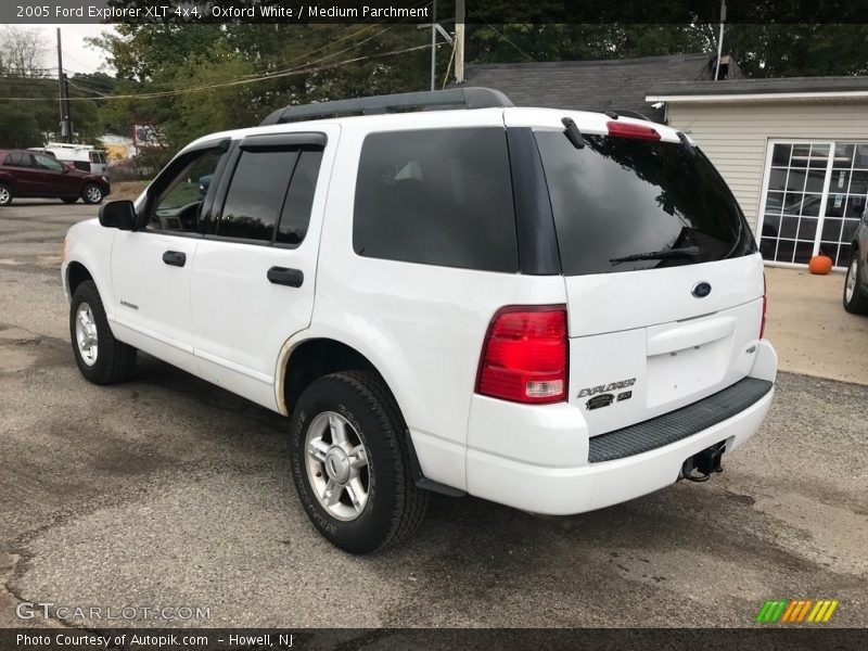 Oxford White / Medium Parchment 2005 Ford Explorer XLT 4x4