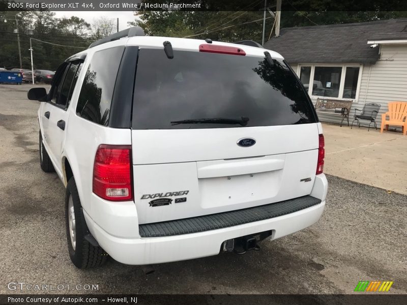 Oxford White / Medium Parchment 2005 Ford Explorer XLT 4x4