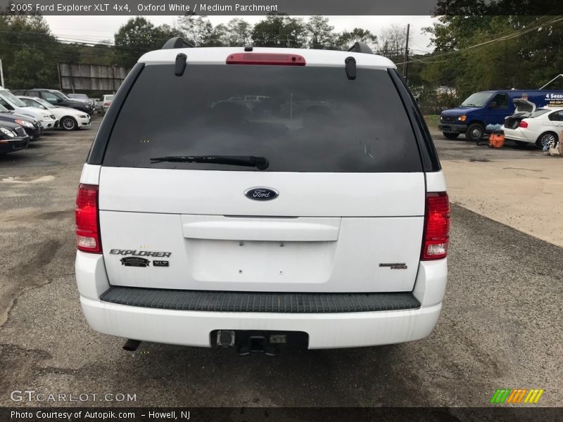 Oxford White / Medium Parchment 2005 Ford Explorer XLT 4x4