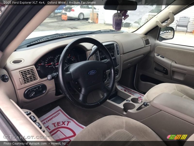 Oxford White / Medium Parchment 2005 Ford Explorer XLT 4x4