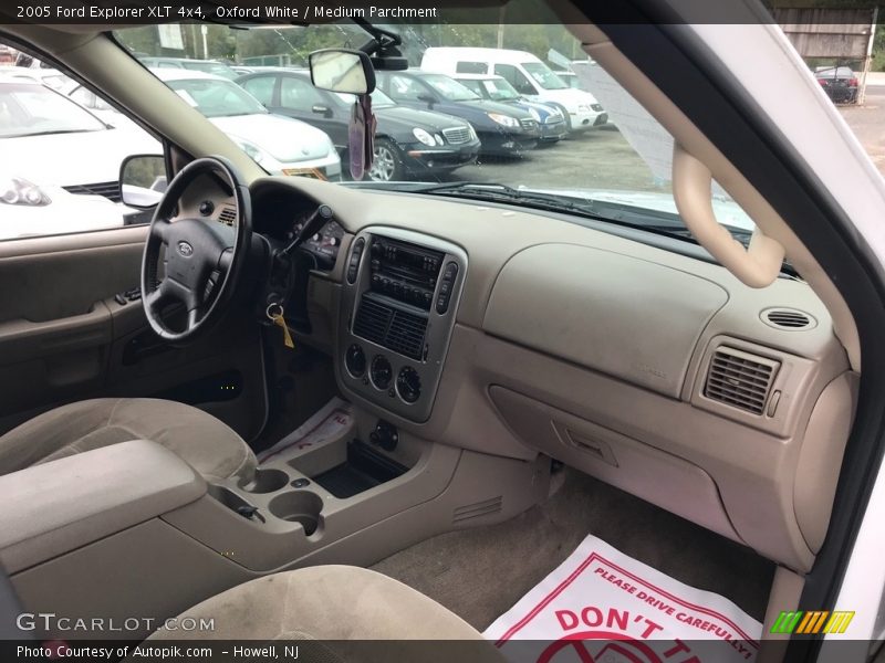 Oxford White / Medium Parchment 2005 Ford Explorer XLT 4x4