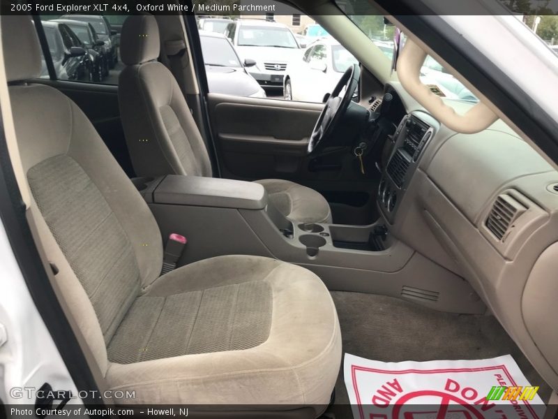 Oxford White / Medium Parchment 2005 Ford Explorer XLT 4x4