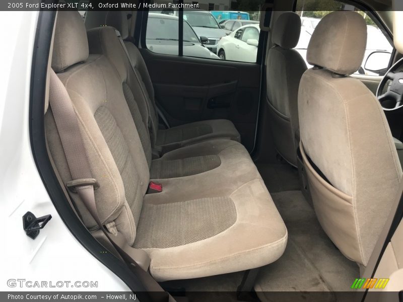 Oxford White / Medium Parchment 2005 Ford Explorer XLT 4x4