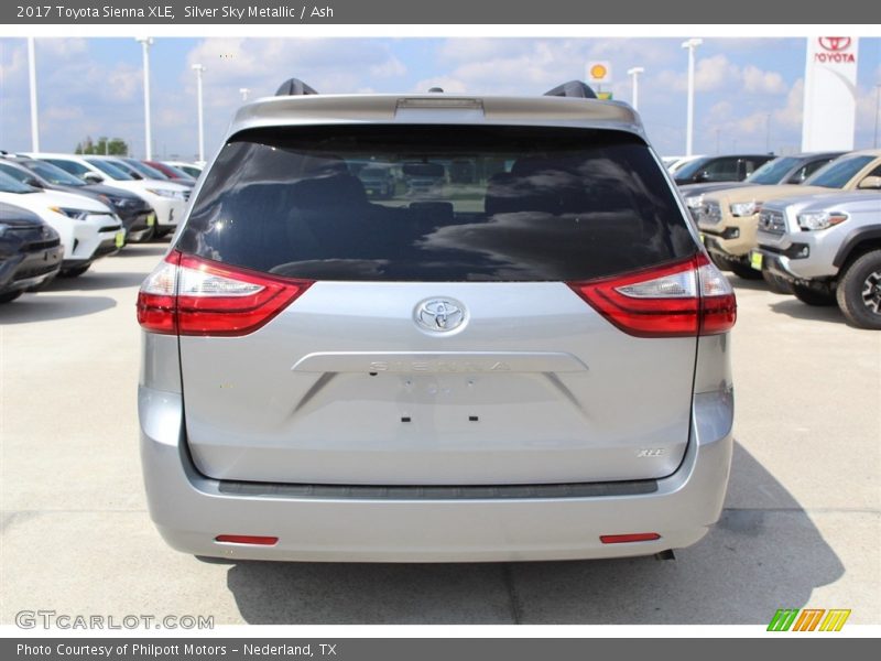Silver Sky Metallic / Ash 2017 Toyota Sienna XLE