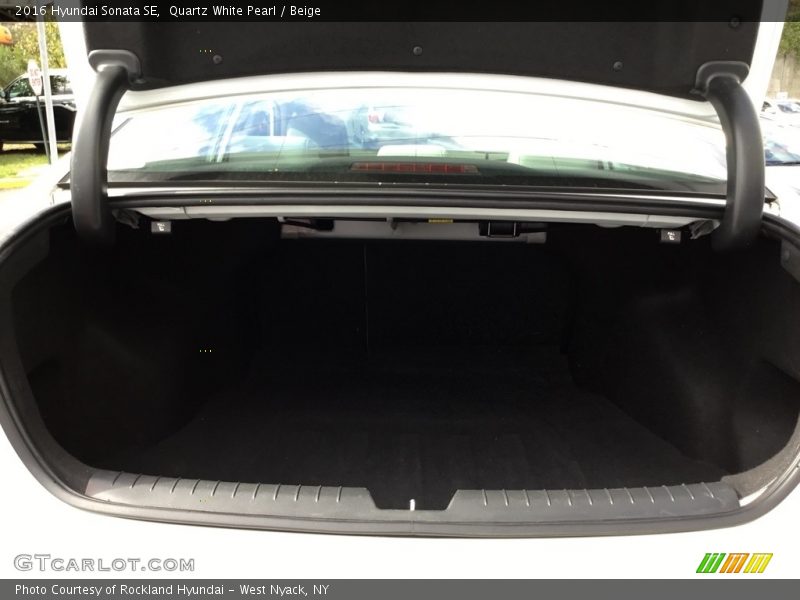 Quartz White Pearl / Beige 2016 Hyundai Sonata SE