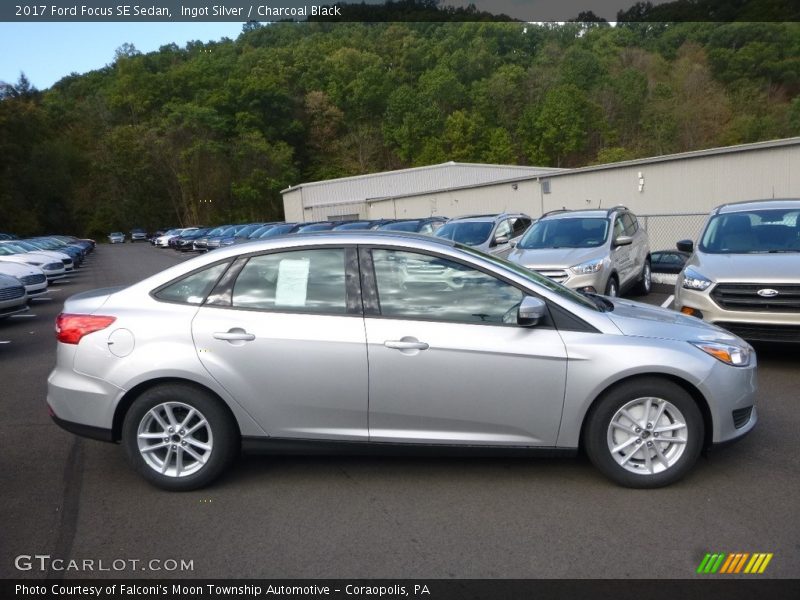 Ingot Silver / Charcoal Black 2017 Ford Focus SE Sedan