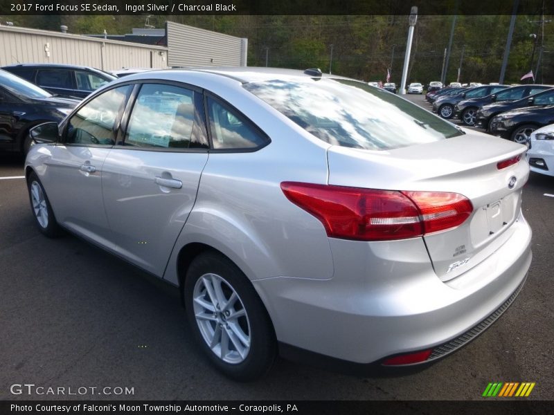 Ingot Silver / Charcoal Black 2017 Ford Focus SE Sedan