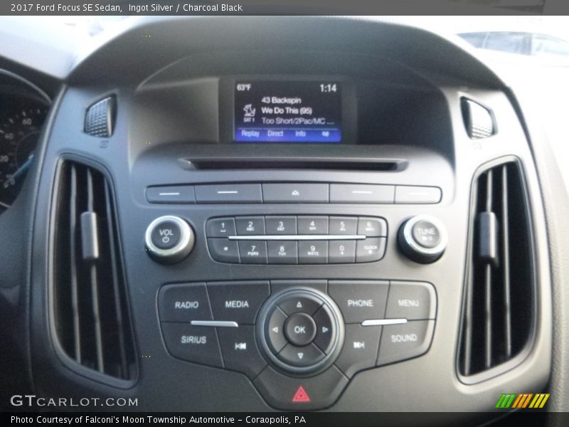 Ingot Silver / Charcoal Black 2017 Ford Focus SE Sedan