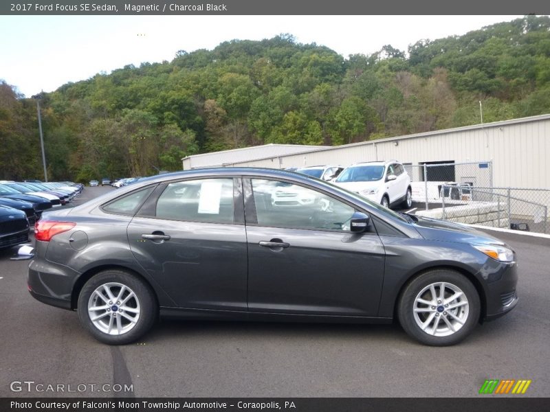 Magnetic / Charcoal Black 2017 Ford Focus SE Sedan