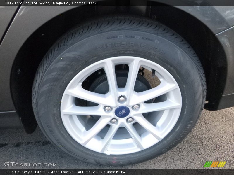 Magnetic / Charcoal Black 2017 Ford Focus SE Sedan