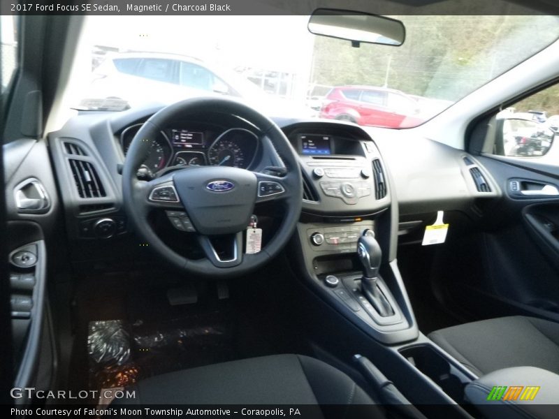 Magnetic / Charcoal Black 2017 Ford Focus SE Sedan