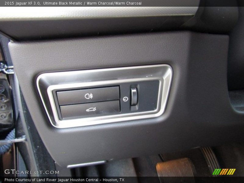 Ultimate Black Metallic / Warm Charcoal/Warm Charcoal 2015 Jaguar XF 3.0