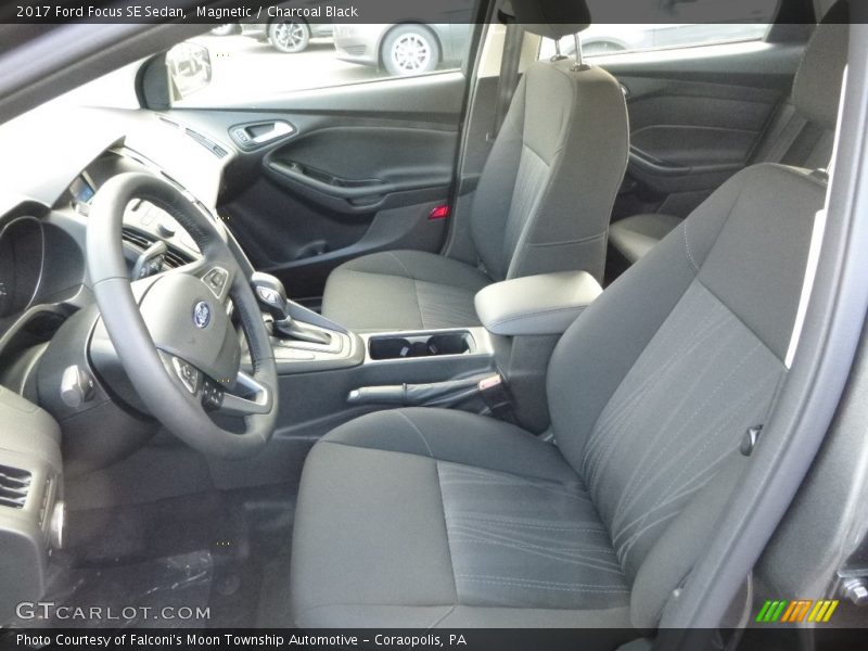 Magnetic / Charcoal Black 2017 Ford Focus SE Sedan