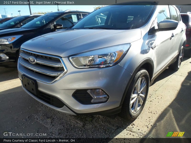 Ingot Silver / Charcoal Black 2017 Ford Escape SE