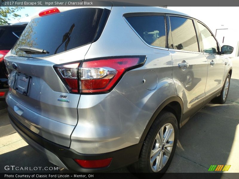 Ingot Silver / Charcoal Black 2017 Ford Escape SE