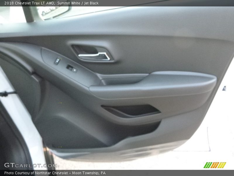 Summit White / Jet Black 2018 Chevrolet Trax LT AWD