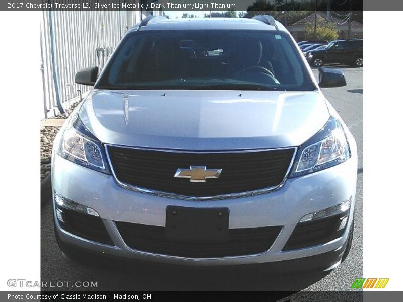 Silver Ice Metallic / Dark Titanium/Light Titanium 2017 Chevrolet Traverse LS