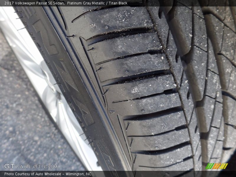 Platinum Gray Metallic / Titan Black 2017 Volkswagen Passat SE Sedan