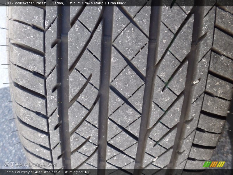 Platinum Gray Metallic / Titan Black 2017 Volkswagen Passat SE Sedan
