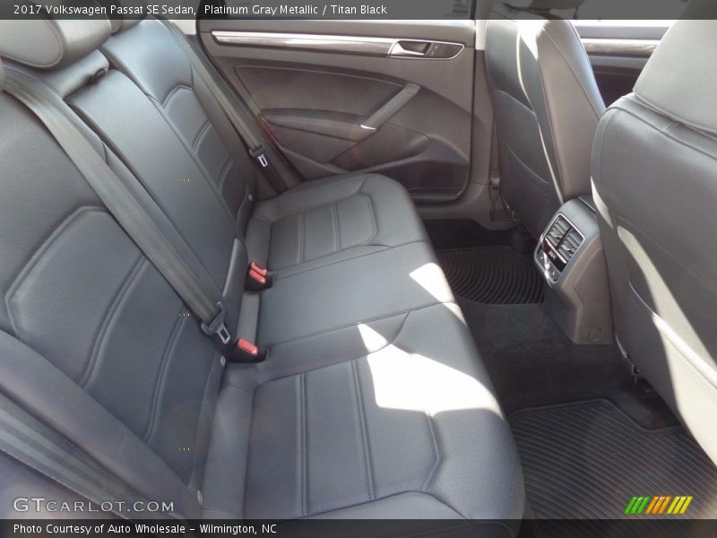 Platinum Gray Metallic / Titan Black 2017 Volkswagen Passat SE Sedan