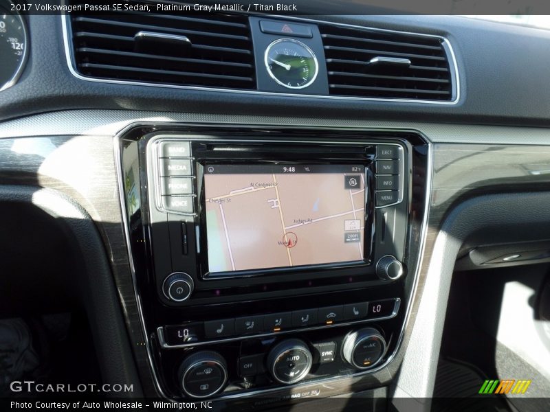 Platinum Gray Metallic / Titan Black 2017 Volkswagen Passat SE Sedan