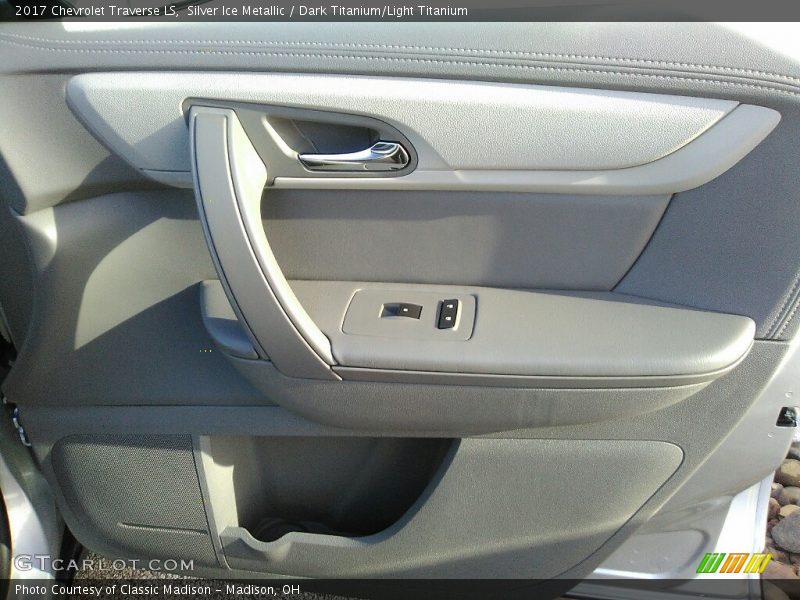 Silver Ice Metallic / Dark Titanium/Light Titanium 2017 Chevrolet Traverse LS