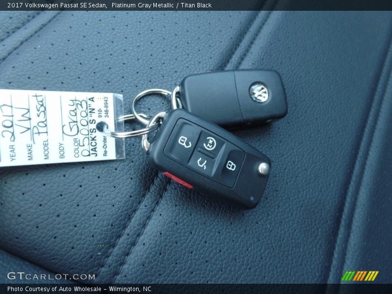 Platinum Gray Metallic / Titan Black 2017 Volkswagen Passat SE Sedan