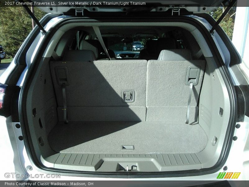 Silver Ice Metallic / Dark Titanium/Light Titanium 2017 Chevrolet Traverse LS