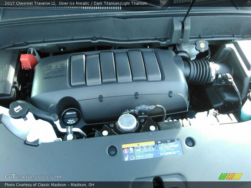 Silver Ice Metallic / Dark Titanium/Light Titanium 2017 Chevrolet Traverse LS