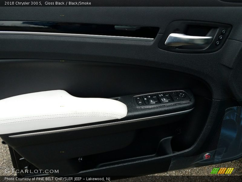 Gloss Black / Black/Smoke 2018 Chrysler 300 S
