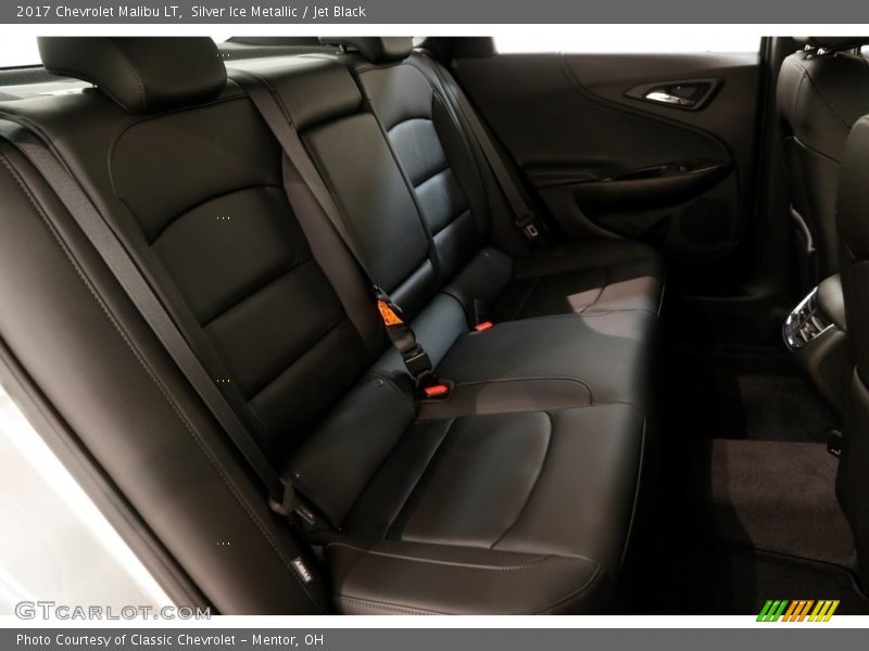 Silver Ice Metallic / Jet Black 2017 Chevrolet Malibu LT