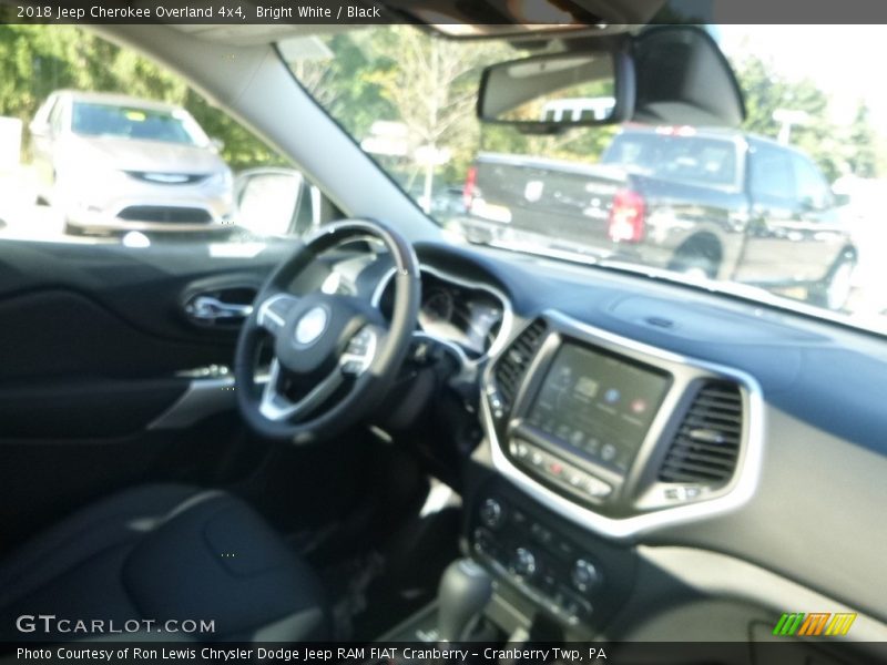 Bright White / Black 2018 Jeep Cherokee Overland 4x4
