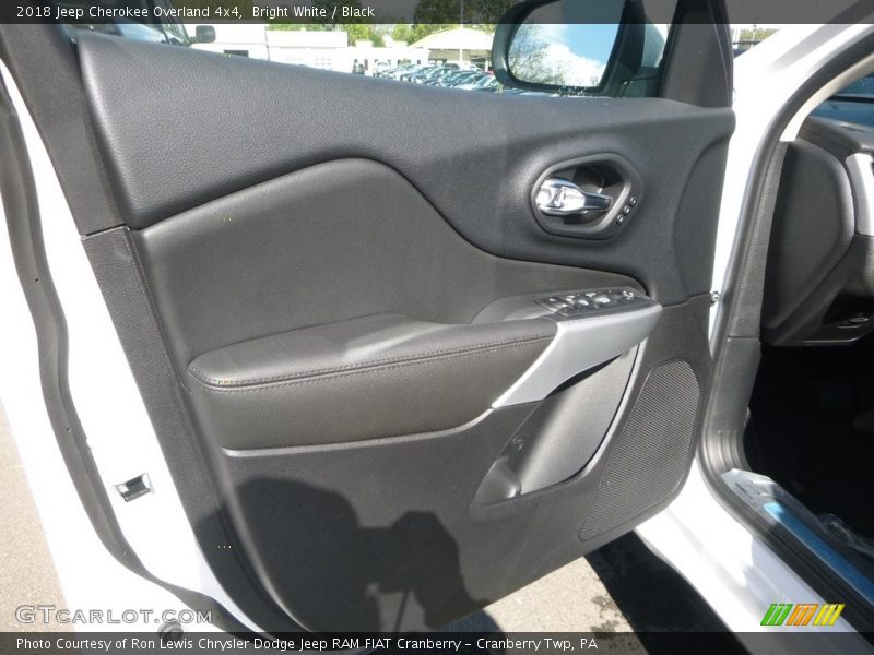 Bright White / Black 2018 Jeep Cherokee Overland 4x4
