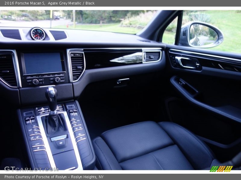 Agate Grey Metallic / Black 2016 Porsche Macan S