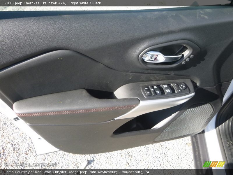 Bright White / Black 2018 Jeep Cherokee Trailhawk 4x4