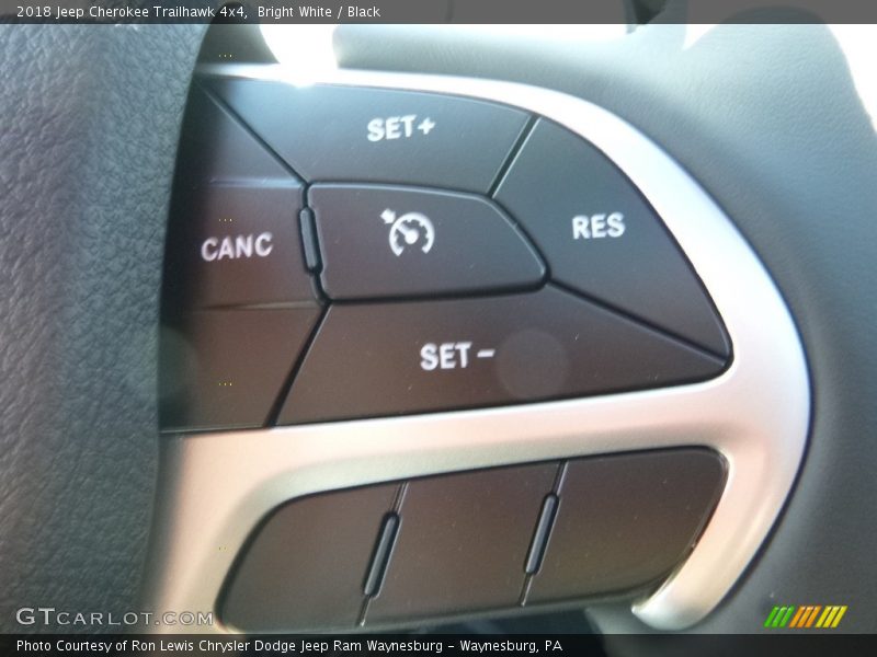 Bright White / Black 2018 Jeep Cherokee Trailhawk 4x4