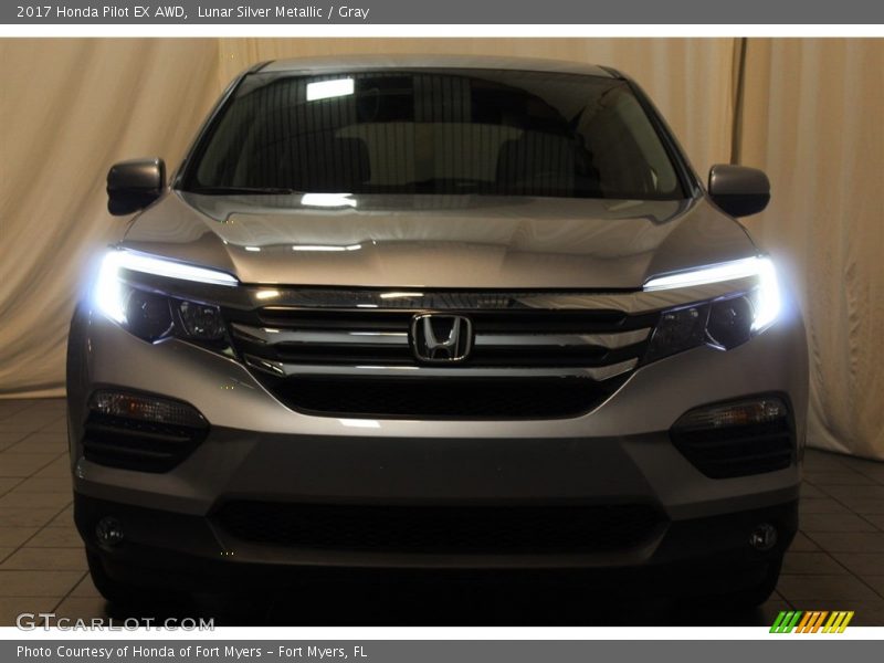 Lunar Silver Metallic / Gray 2017 Honda Pilot EX AWD
