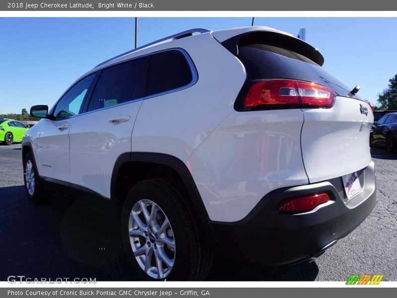 Bright White / Black 2018 Jeep Cherokee Latitude