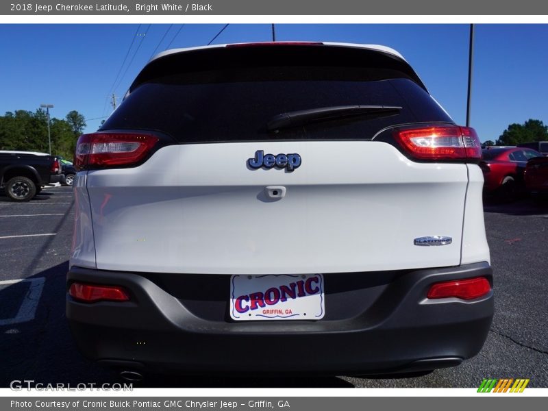 Bright White / Black 2018 Jeep Cherokee Latitude