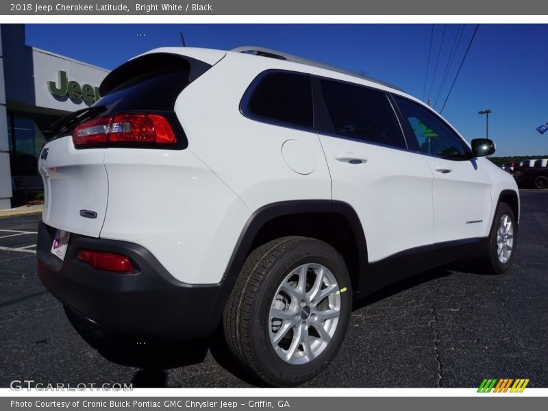Bright White / Black 2018 Jeep Cherokee Latitude