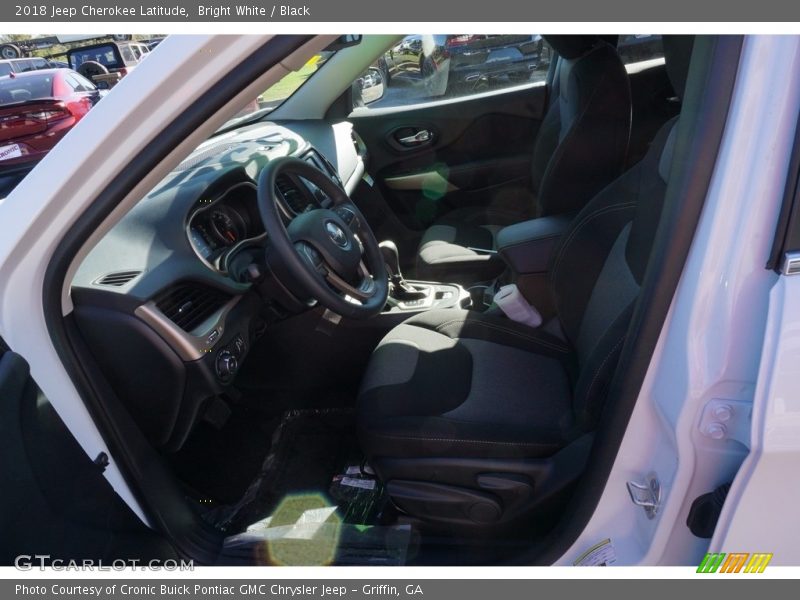 Bright White / Black 2018 Jeep Cherokee Latitude