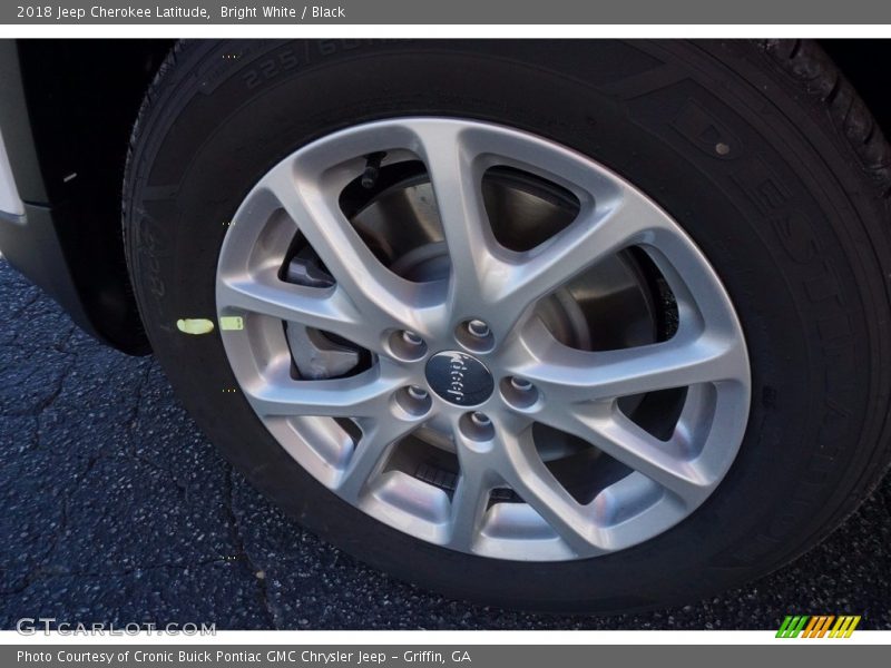 Bright White / Black 2018 Jeep Cherokee Latitude