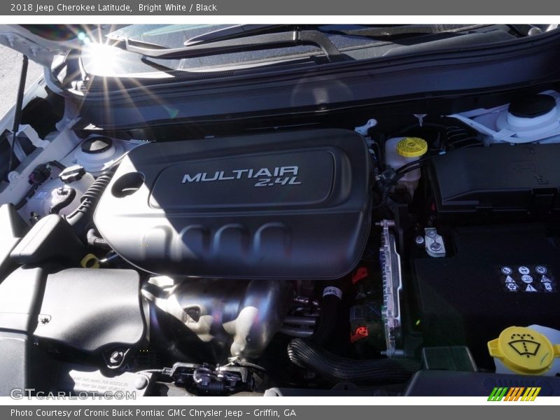Bright White / Black 2018 Jeep Cherokee Latitude