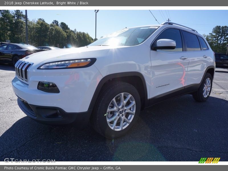 Bright White / Black 2018 Jeep Cherokee Latitude