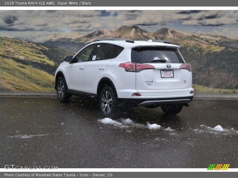 Super White / Black 2018 Toyota RAV4 XLE AWD