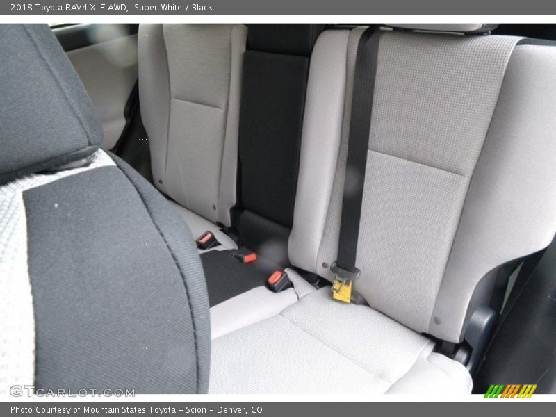 Super White / Black 2018 Toyota RAV4 XLE AWD