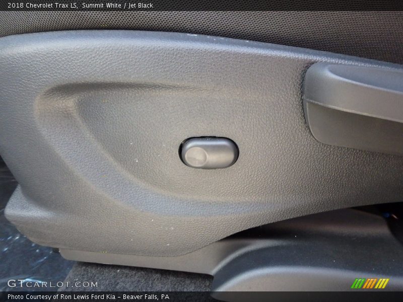 Summit White / Jet Black 2018 Chevrolet Trax LS