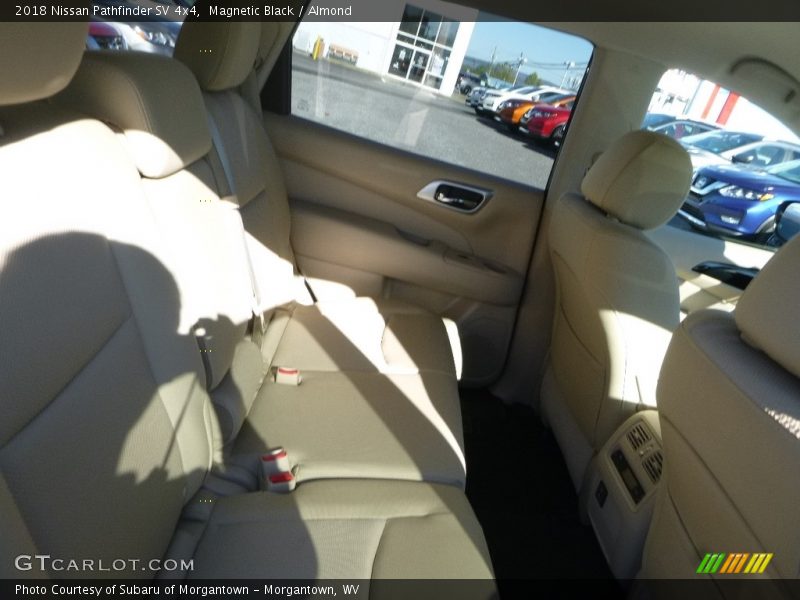 Magnetic Black / Almond 2018 Nissan Pathfinder SV 4x4