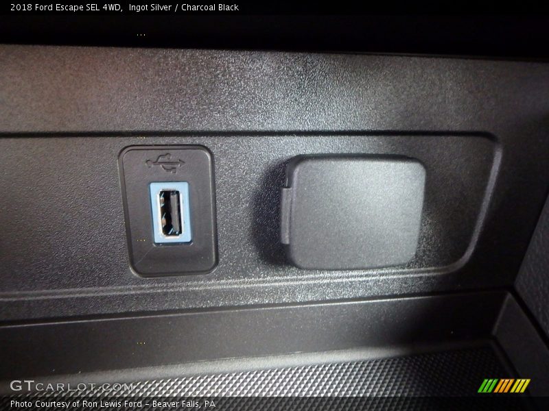 Ingot Silver / Charcoal Black 2018 Ford Escape SEL 4WD