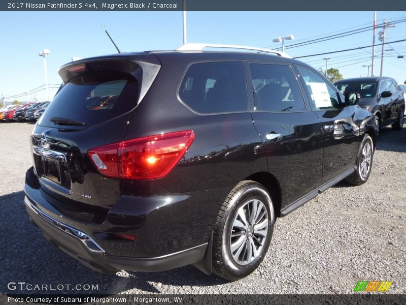 Magnetic Black / Charcoal 2017 Nissan Pathfinder S 4x4